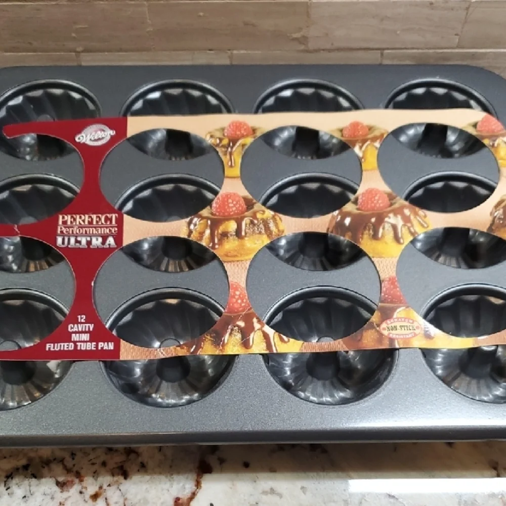 Wilton Gray Non-Stick 12-Cup Muffin Pan Bakeware